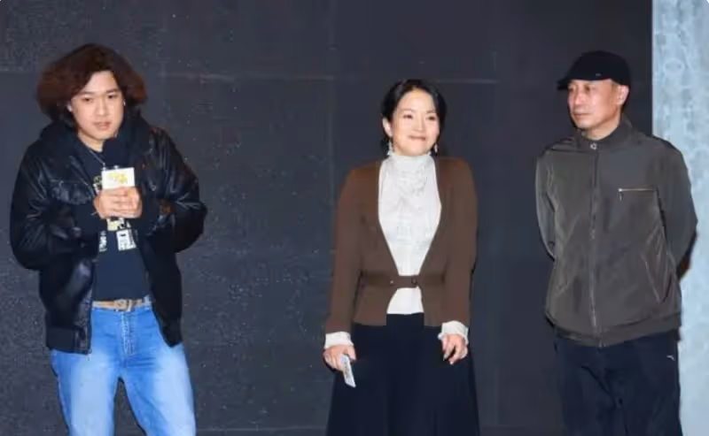 66歲孫海英近況曝光!現身美國富人區撿破爛,彎腰翻垃圾不嫌髒