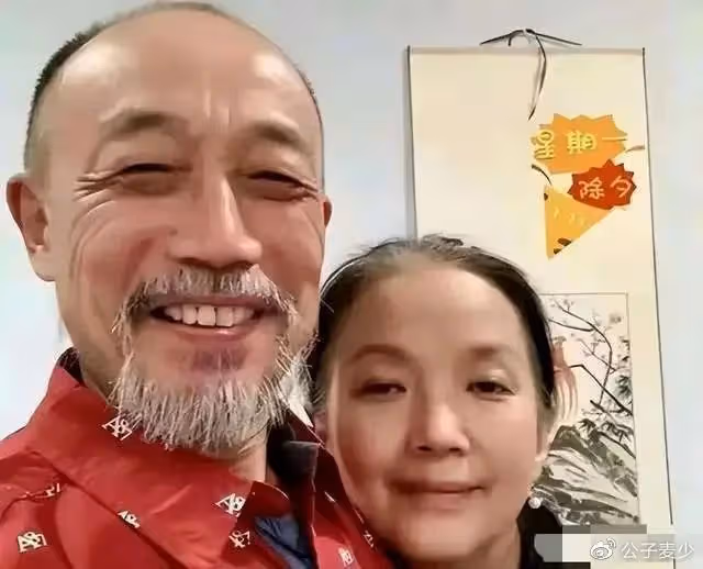 66歲孫海英近況曝光!現身美國富人區撿破爛,彎腰翻垃圾不嫌髒
