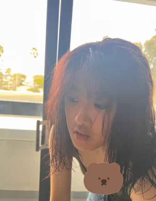 賈靜雯美國陪女兒意外受傷!手指化膿紅得發紫,被誤診忙返台求助