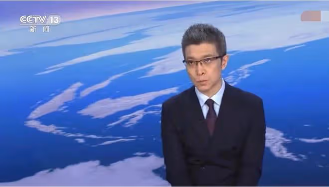 央視新聞節目現播出事故,廣告中途畫面切錯,朱廣權開小差受驚嚇