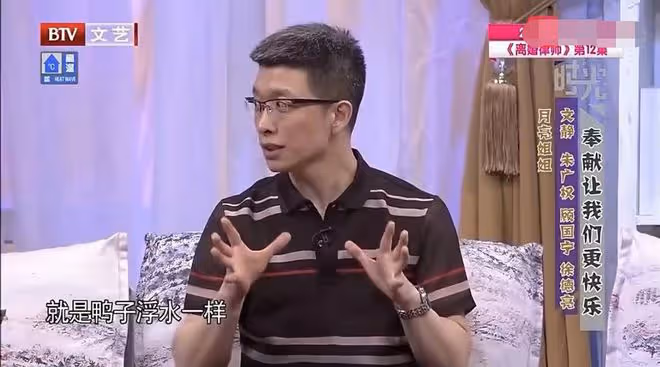 央視新聞節目現播出事故,廣告中途畫面切錯,朱廣權開小差受驚嚇