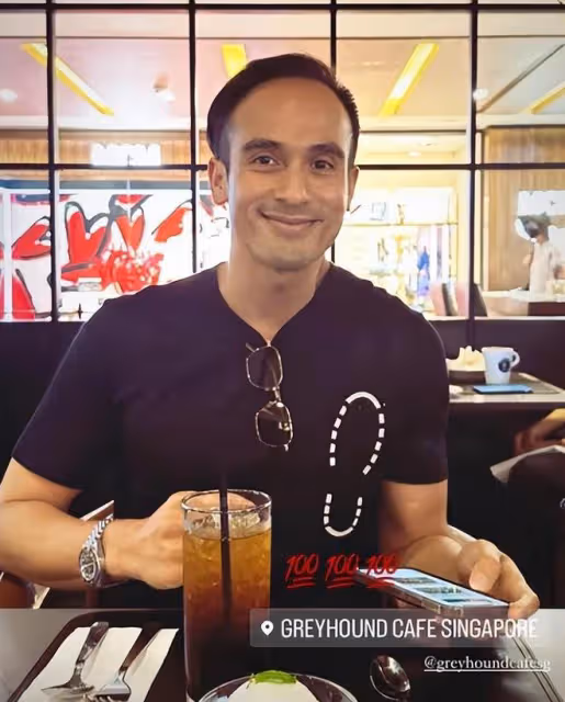 劉德華小姨子坐豪華私人飛機旅行,和老公飛到新加坡見閨蜜