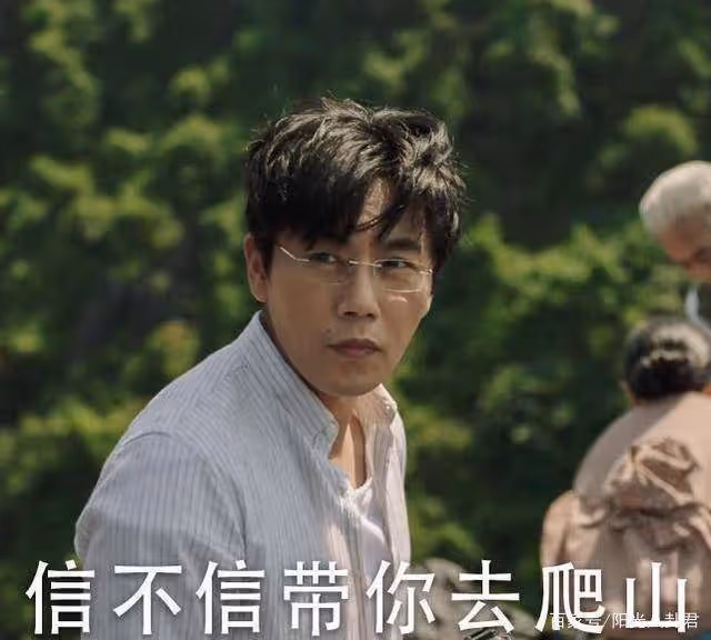 秦昊整容前舊照曝光，又黑又土堪稱換頭，難怪伊能靜女兒是單眼皮