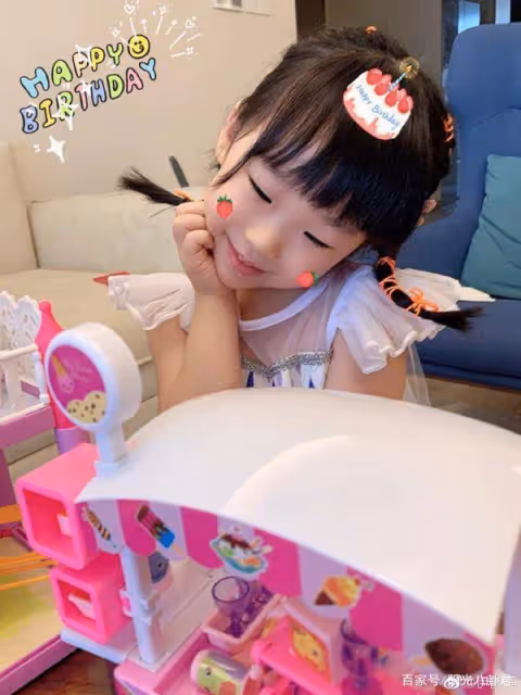 秦昊整容前舊照曝光，又黑又土堪稱換頭，難怪伊能靜女兒是單眼皮