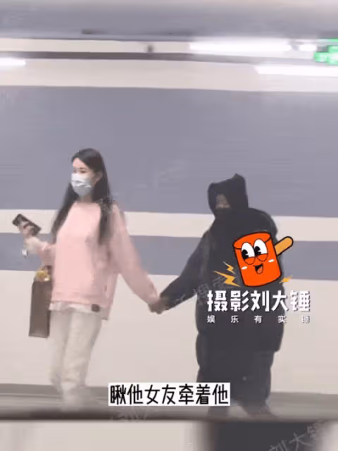 兄妹同框!13歲王子豪身高猛躥,王子珊扎雙馬尾辮遺傳媽媽美貌