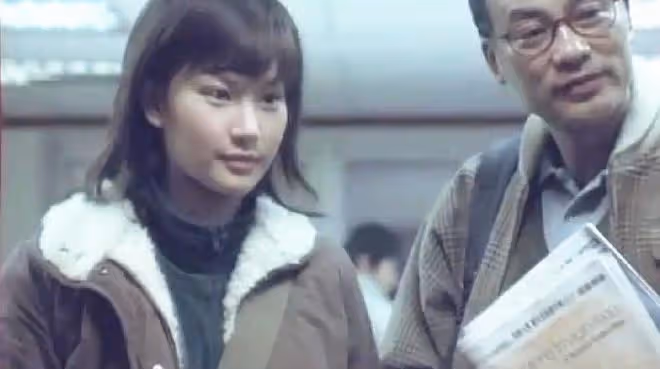 43歲徐子珊罕露面凍齡似少女,已賣車賣房移居英國,讀心理學博士