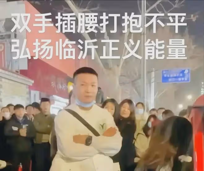 16歲網紅打人女孩身份被扒,拉架男孩慘被網暴,已向女方同伴道歉