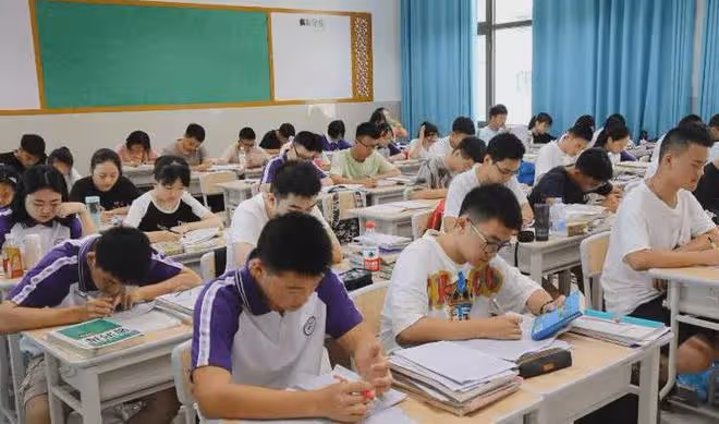 人口銳減波及教育？專家建議：免除2024年後孩子學費直至大學畢業