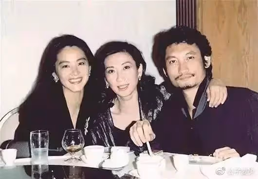 金牌製片人施南生:與大導演徐克離婚後,72歲無兒無女她怎樣了?