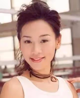 曾是史上獲獎最多的港姐被力捧 卻因戀情被雪藏 兩次生子老公成謎