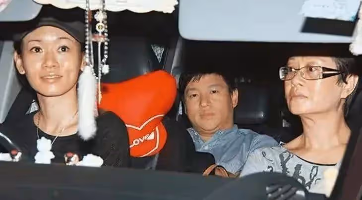 曾是史上獲獎最多的港姐被力捧 卻因戀情被雪藏 兩次生子老公成謎
