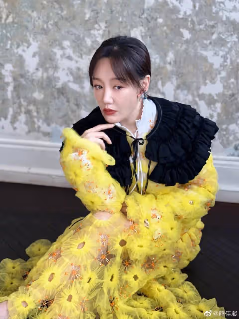 薛佳凝近照:45歲單身不打算結婚,拚命修圖仍難掩蒼老和落寞