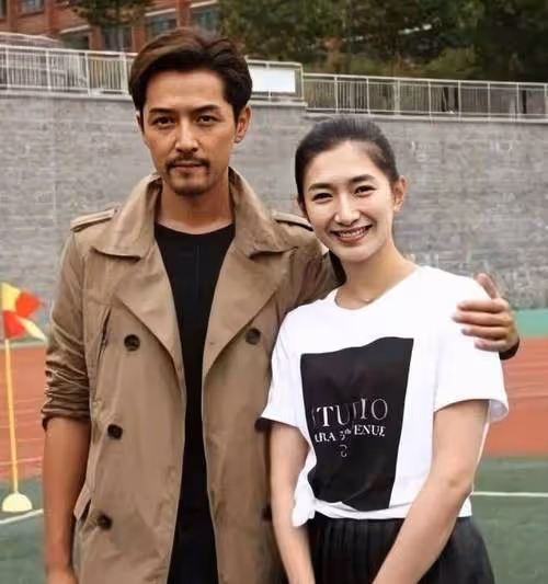 薛佳凝近照:45歲單身不打算結婚,拚命修圖仍難掩蒼老和落寞