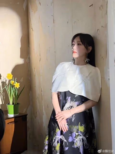 薛佳凝近照:45歲單身不打算結婚,拚命修圖仍難掩蒼老和落寞
