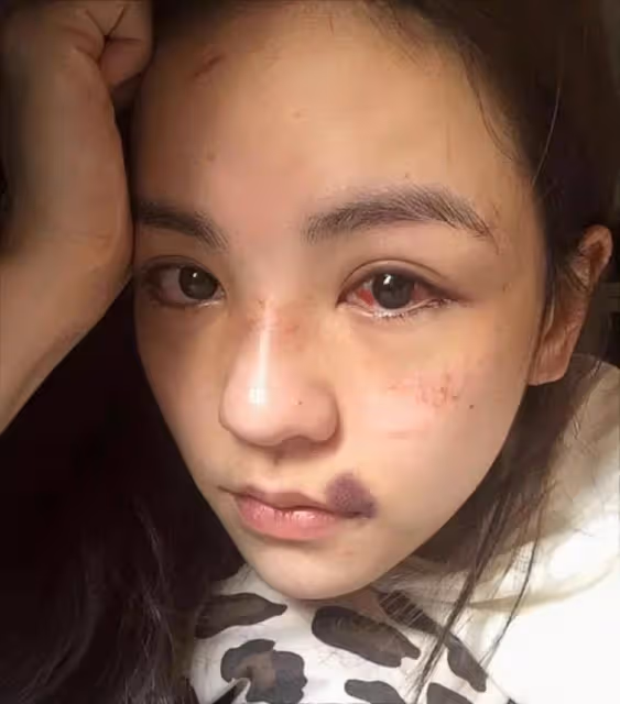 香港人氣女星遭貼大字報追債!插足空少人夫婚姻,疑與富二代分手