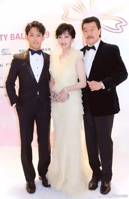 這八位星二代的演技實在不敢恭維,父母幫忙了,也是難出圈