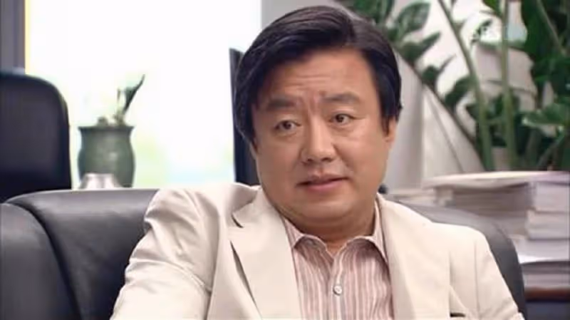 韓國男星李有鎮,公開半地下室出租屋的生活,用每天賺的工資裝修