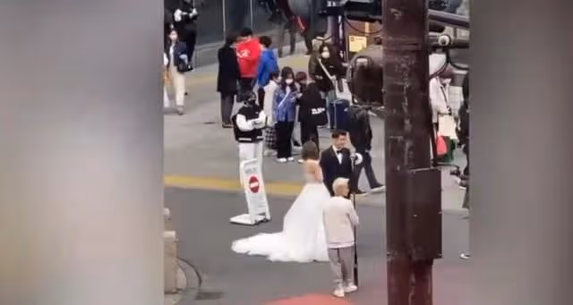 好甜!英皇小生與未婚妻被偶遇日本拍婚紗照,二人婚期已定在四月