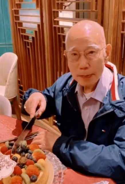一改炫富作風！TVB視帝25歲兒子罕露面，曾留學美國愛曬名車名表