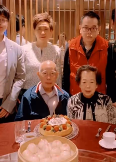 一改炫富作風！TVB視帝25歲兒子罕露面，曾留學美國愛曬名車名表