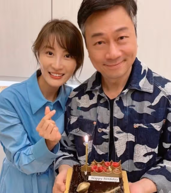 一改炫富作風！TVB視帝25歲兒子罕露面，曾留學美國愛曬名車名表
