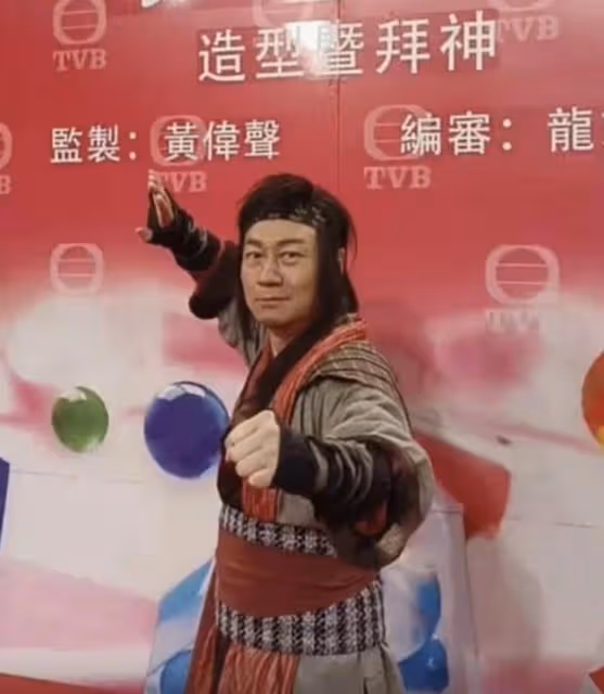 一改炫富作風！TVB視帝25歲兒子罕露面，曾留學美國愛曬名車名表