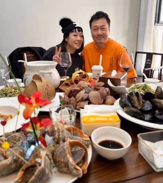 一改炫富作風！TVB視帝25歲兒子罕露面，曾留學美國愛曬名車名表
