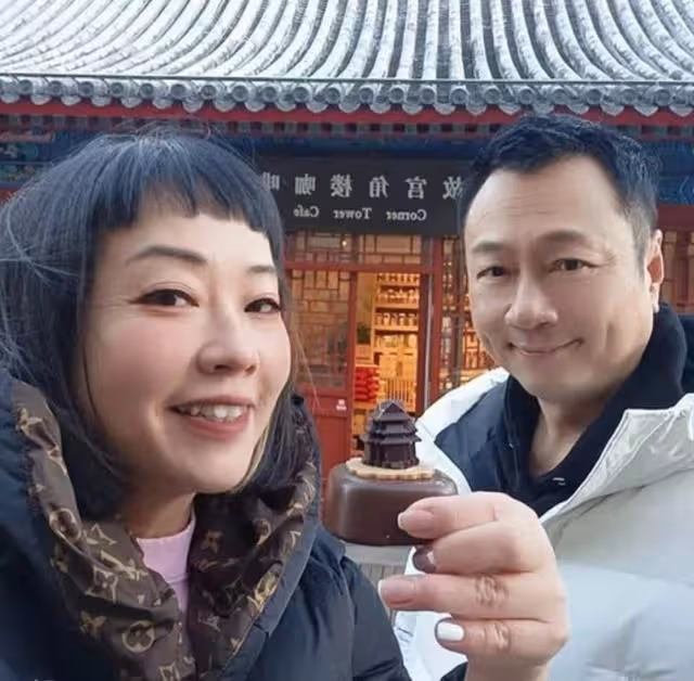 一改炫富作風！TVB視帝25歲兒子罕露面，曾留學美國愛曬名車名表