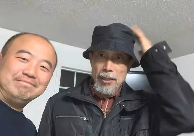 67歲孫海英國外撿廢品賣錢,本人聲稱不後悔,曾揚言不再回國