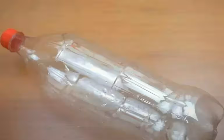 房門反鎖了，別著急！只需用一個寶特瓶，10秒就可以輕鬆開鎖！不需要找開鎖師傅，省下一大筆錢!