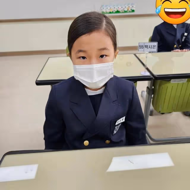 韓流鼻祖安在旭全家福曝光,演員妻子氣質出眾,子女可愛像媽媽
