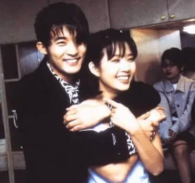 韓流鼻祖安在旭全家福曝光,演員妻子氣質出眾,子女可愛像媽媽