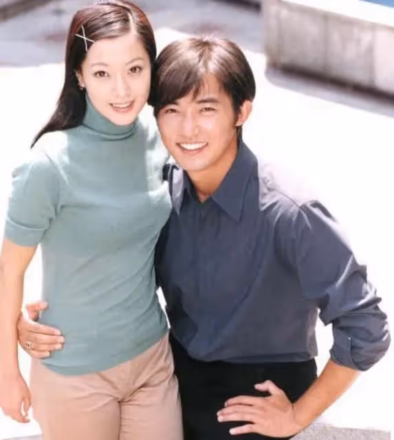 韓流鼻祖安在旭全家福曝光,演員妻子氣質出眾,子女可愛像媽媽