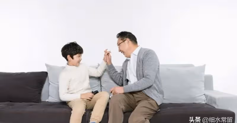 帶外孫吃火鍋，把親孫忘在幼兒園，當兒子的讓他們徹底見不到親孫