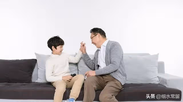 帶外孫吃火鍋，把親孫忘在幼兒園，當兒子的讓他們徹底見不到親孫