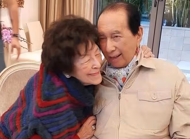 賭王106歲八姐去世!何猷君回澳門辦喪事,何超蓮巴黎參加時裝周