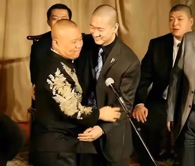 一早2瓜！曝曹雲金將回德雲社，當紅男星婚後與女星頻繁發生關係