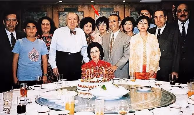 何婉鴻百億遺產無人繼承,何超瓊有可能成為直接受益人