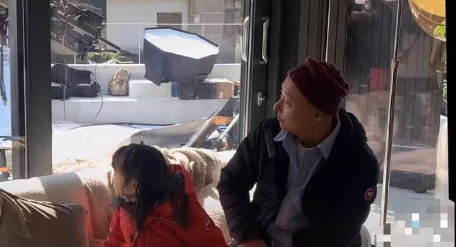 陳佩斯祖孫三代首同框！和孫女拍廣告滿眼擔心，祖傳大鼻子太吸睛
