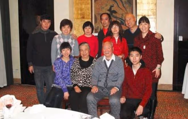 陳佩斯祖孫三代首同框！和孫女拍廣告滿眼擔心，祖傳大鼻子太吸睛
