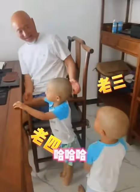 陳佩斯祖孫三代首同框！和孫女拍廣告滿眼擔心，祖傳大鼻子太吸睛