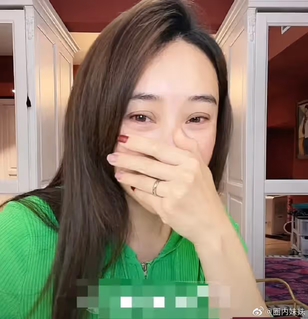 鬧離婚？嚴屹寬夫婦同時開直播吵架，杜若溪淚眼婆娑不停哭訴