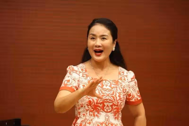 52歲院長李海鷗病逝,抗癌三年化療32次放療51次,打點滴帶病工作