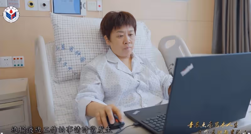 52歲院長李海鷗病逝，抗癌三年化療32次放療51次，打點滴帶病工作