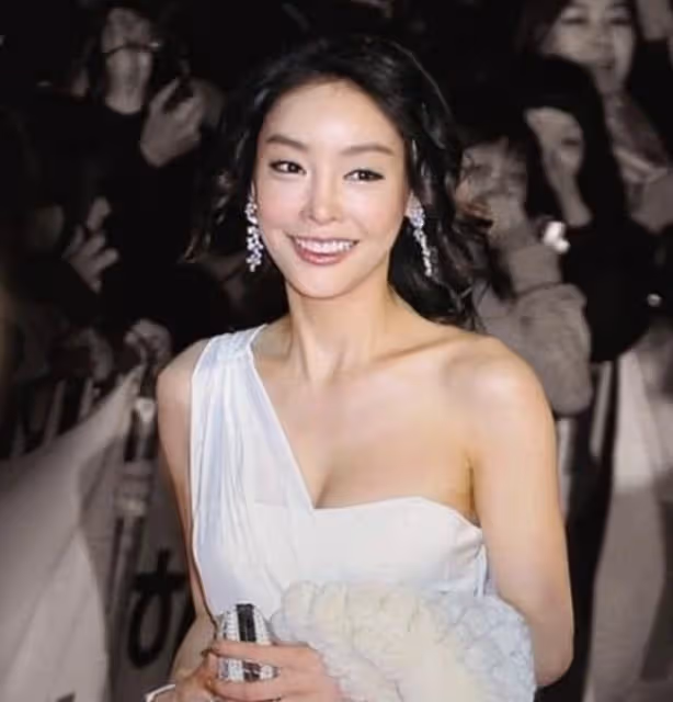 對比日韓明星被權貴玩弄與潛規則,國內明星就像溫室花朵,碰不得