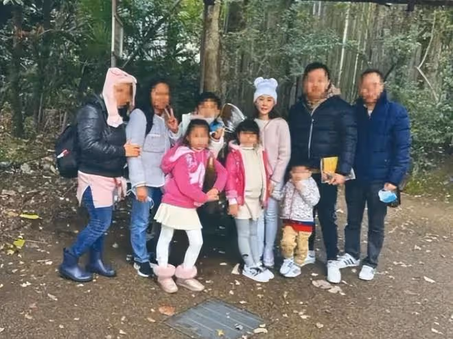 蔡天鳳的兩個子女已知母親遇害,現任婆婆將孩子接回家中安慰