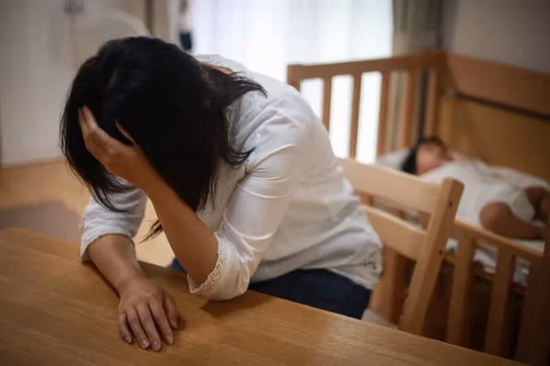 失婚失業投靠娘家,單親媽遭弟妹嗆:吃我的用我的,爸也不挺訴苦反遭酸,別讓人看不起