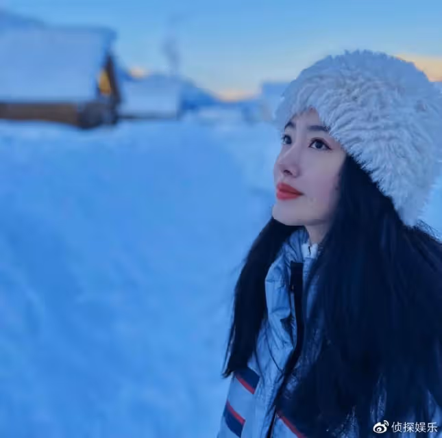 楊采鈺懶理與劉亦菲乾爹分手傳聞,開心曬旅行照,穿泳裝身材傲人