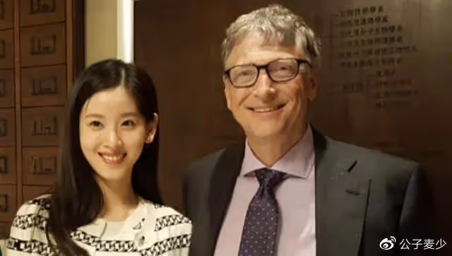 章澤天二胎後現身時裝周！牙齒突出變地包天被嘲，一身行頭至少10萬