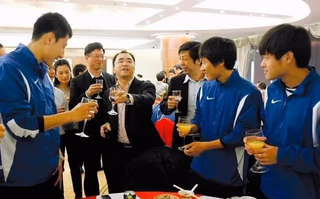 王健林也得服！湖北首富扳倒李鐵陳戌源，新疆首富要把姚明拉下馬